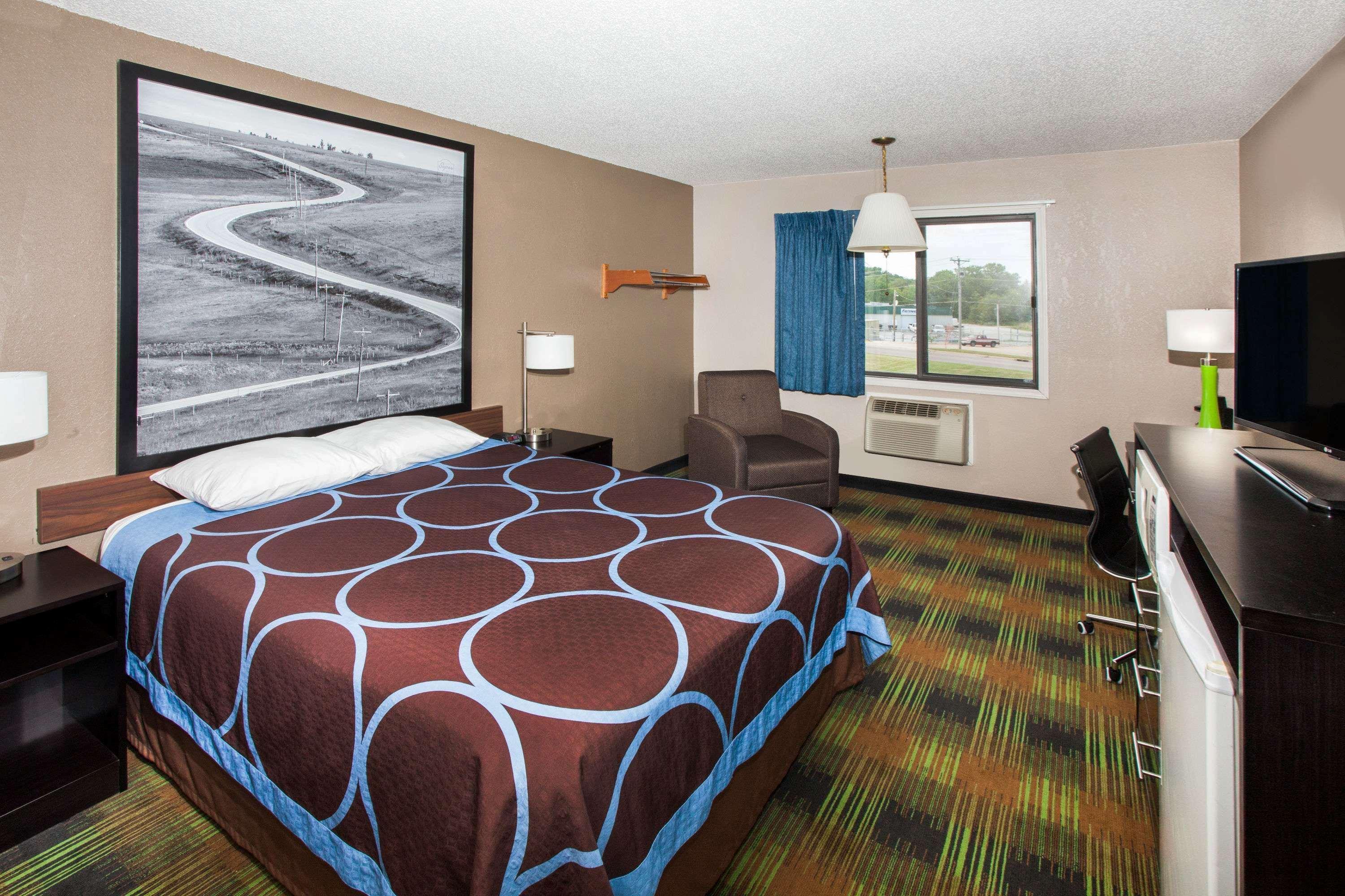 Super 8 by Wyndham Keokuk Hotel Bagian luar foto