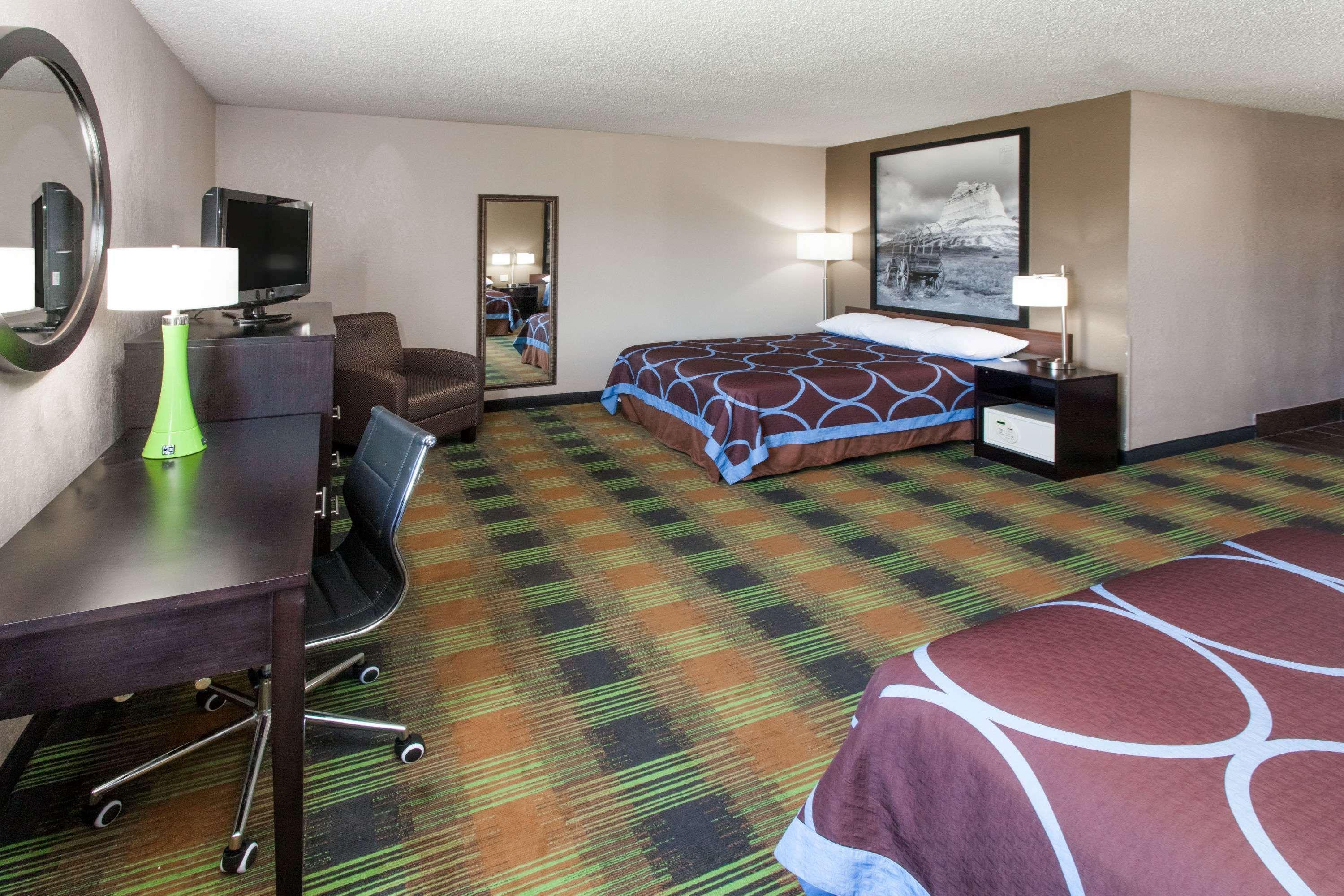 Super 8 by Wyndham Keokuk Hotel Bagian luar foto