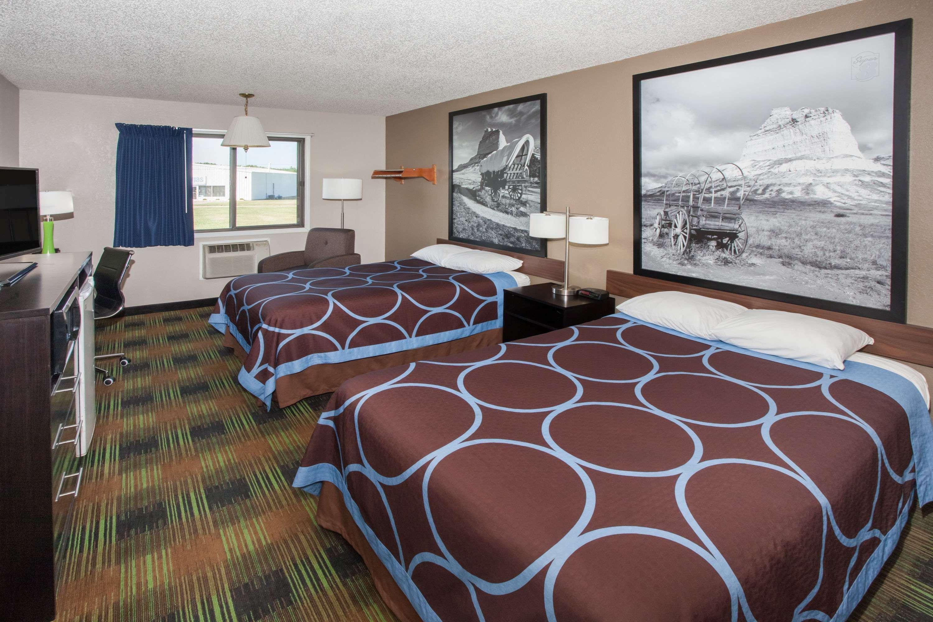 Super 8 by Wyndham Keokuk Hotel Bagian luar foto