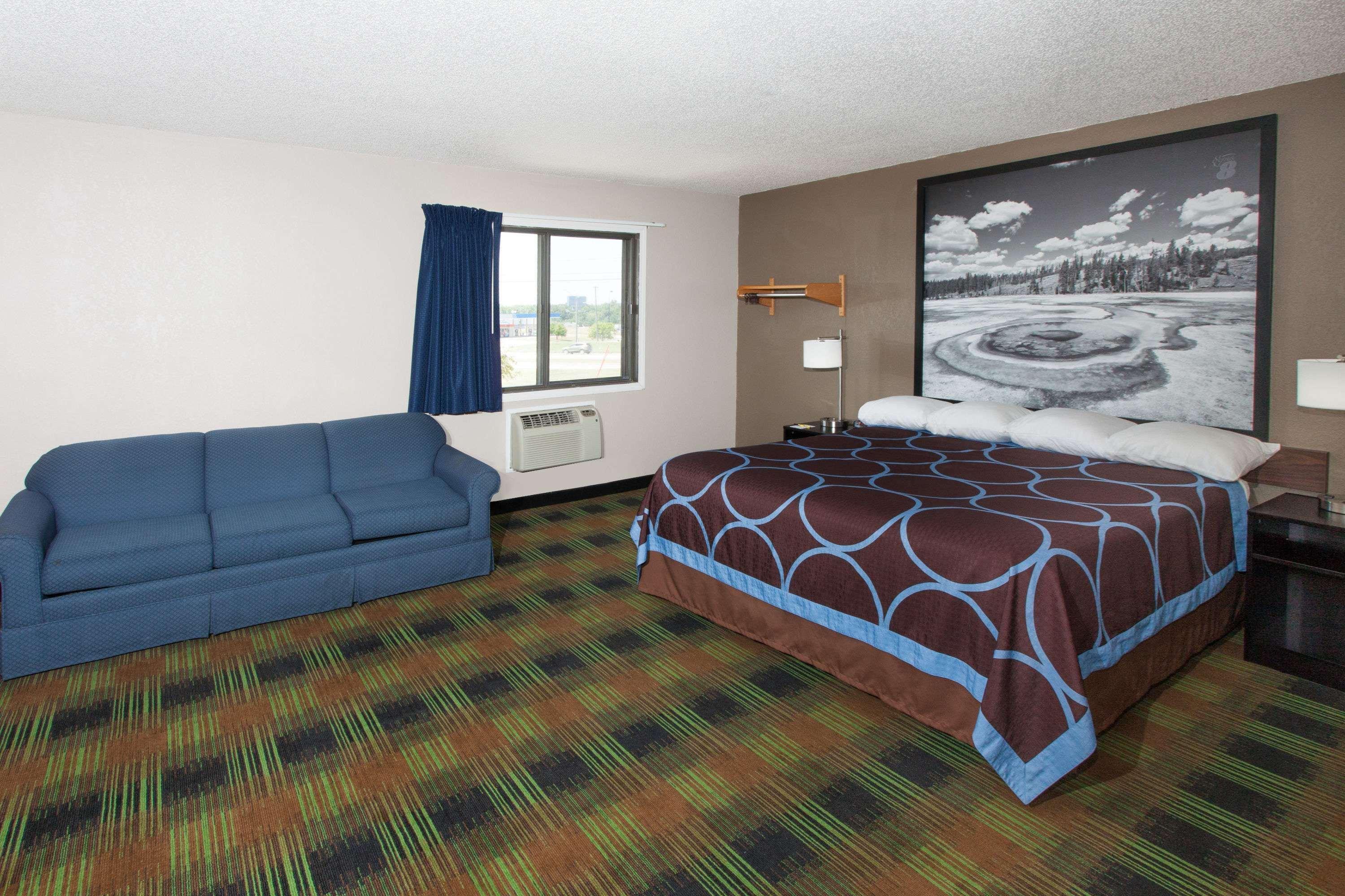 Super 8 by Wyndham Keokuk Hotel Bagian luar foto