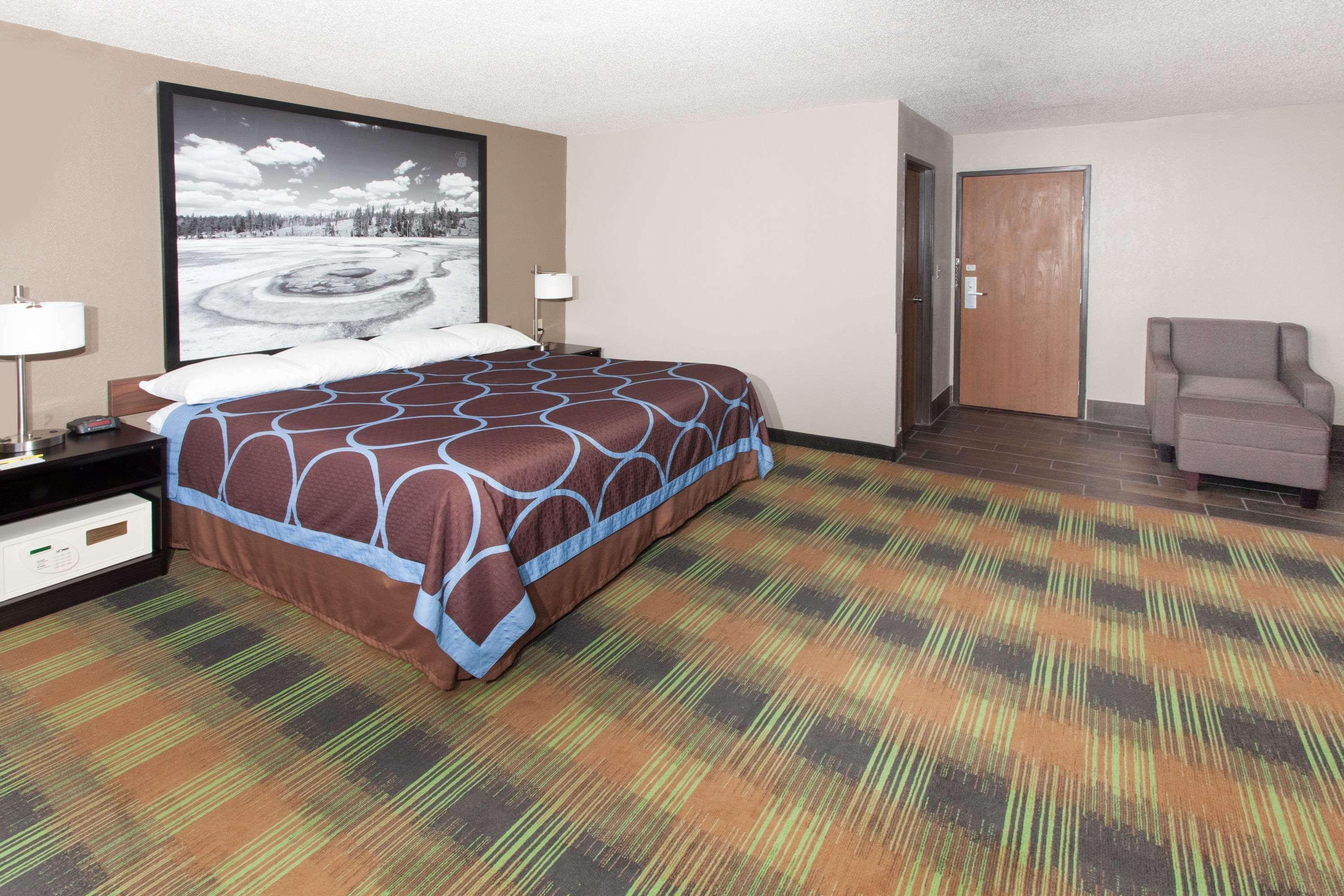 Super 8 by Wyndham Keokuk Hotel Bagian luar foto