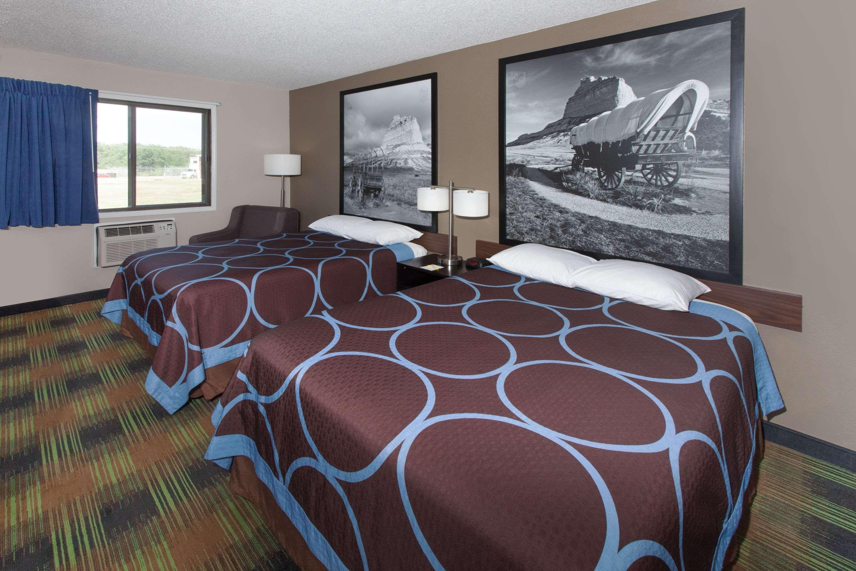 Super 8 by Wyndham Keokuk Hotel Bagian luar foto
