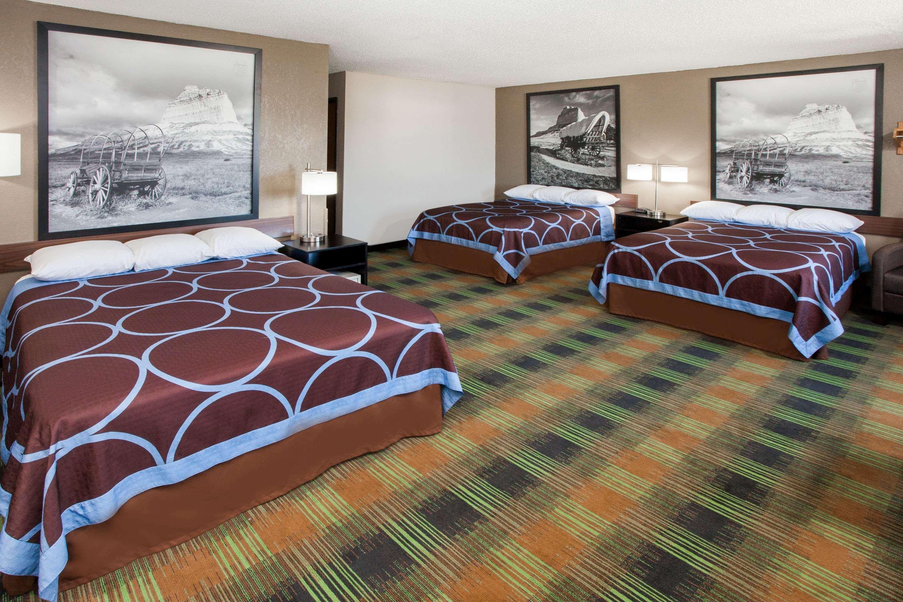 Super 8 by Wyndham Keokuk Hotel Bagian luar foto