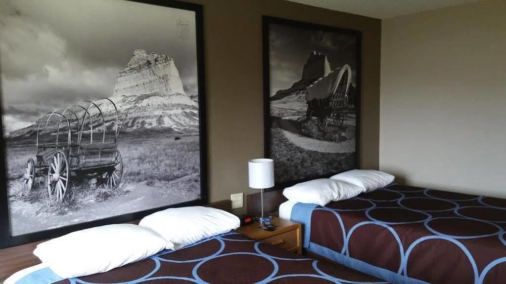 Super 8 by Wyndham Keokuk Hotel Bagian luar foto