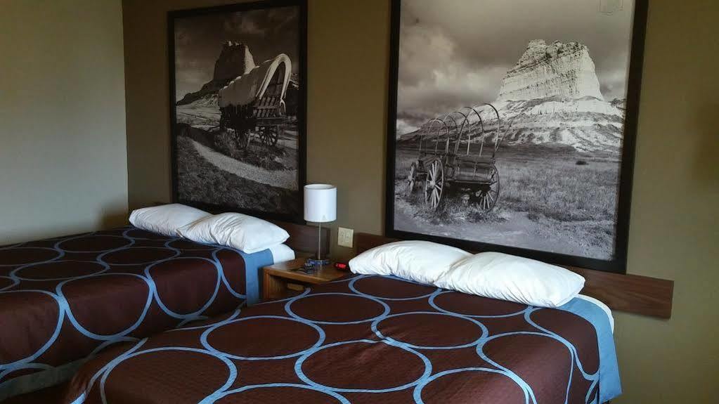 Super 8 by Wyndham Keokuk Hotel Bagian luar foto