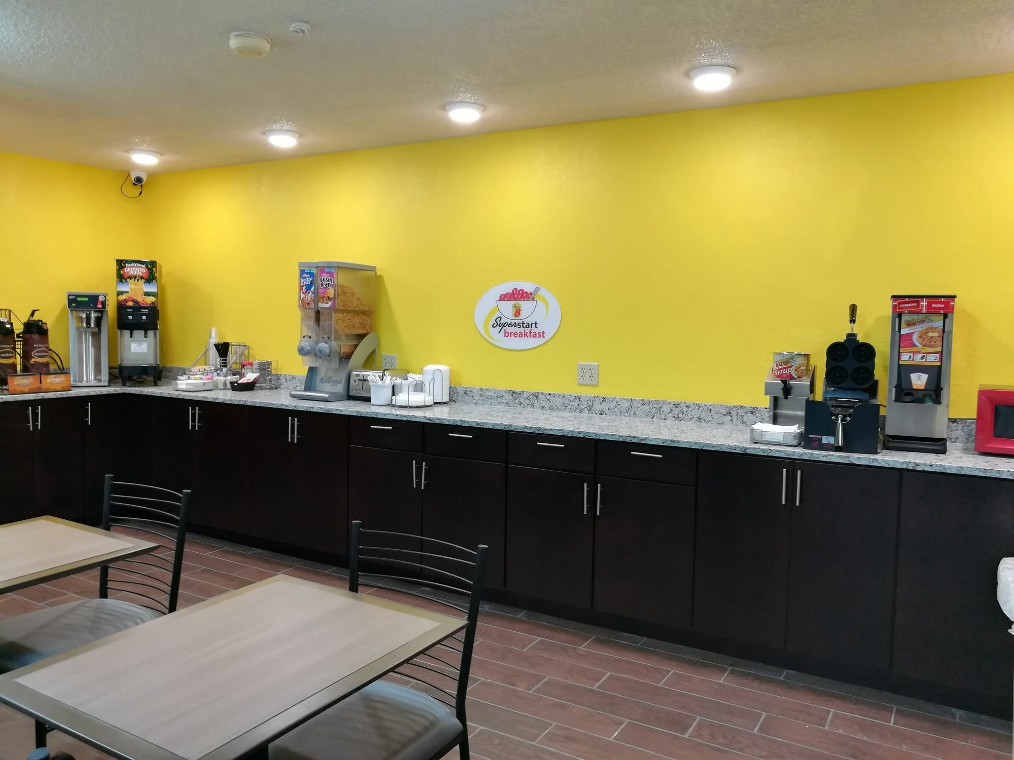 Super 8 by Wyndham Keokuk Hotel Bagian luar foto