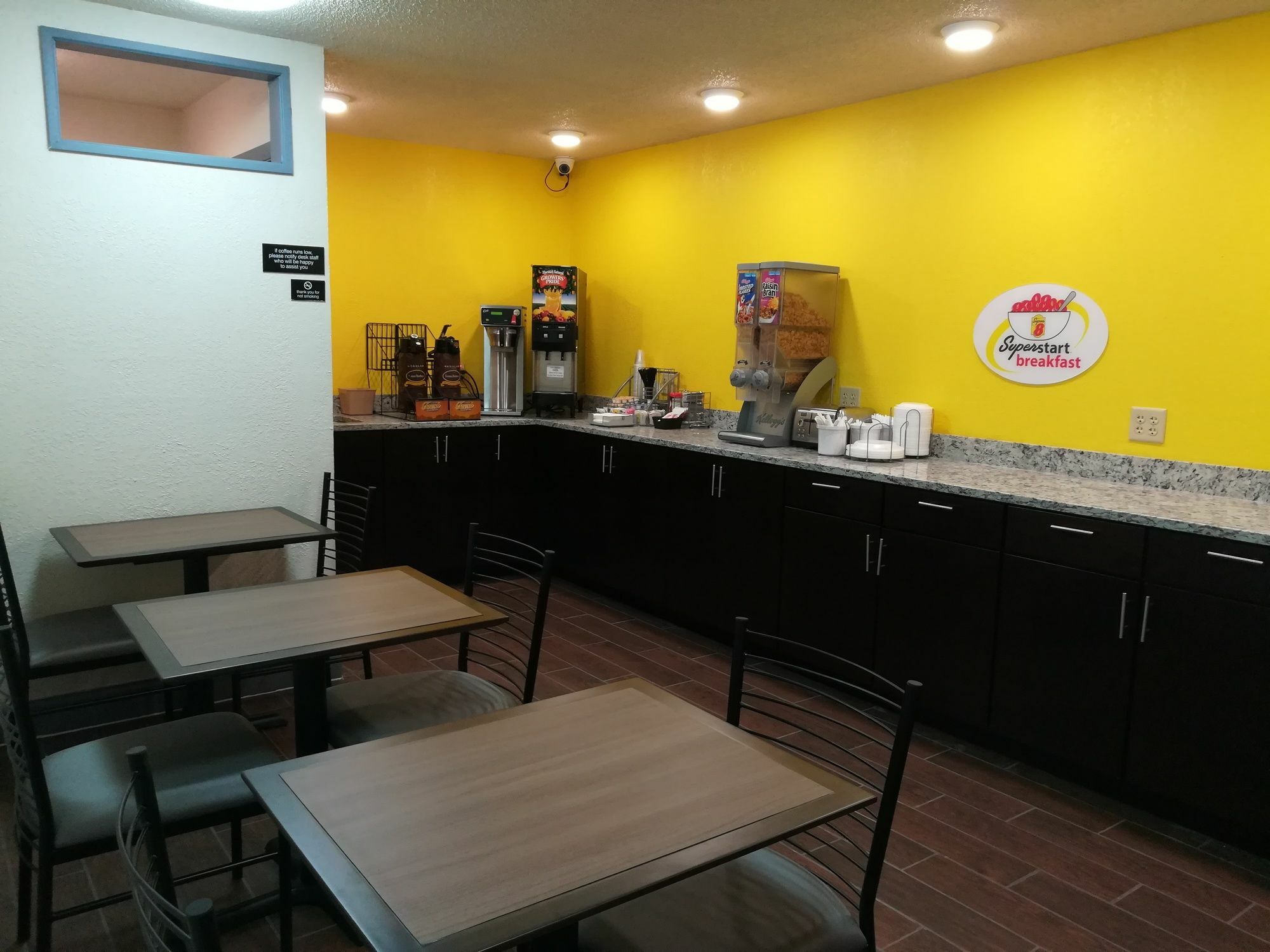Super 8 by Wyndham Keokuk Hotel Bagian luar foto